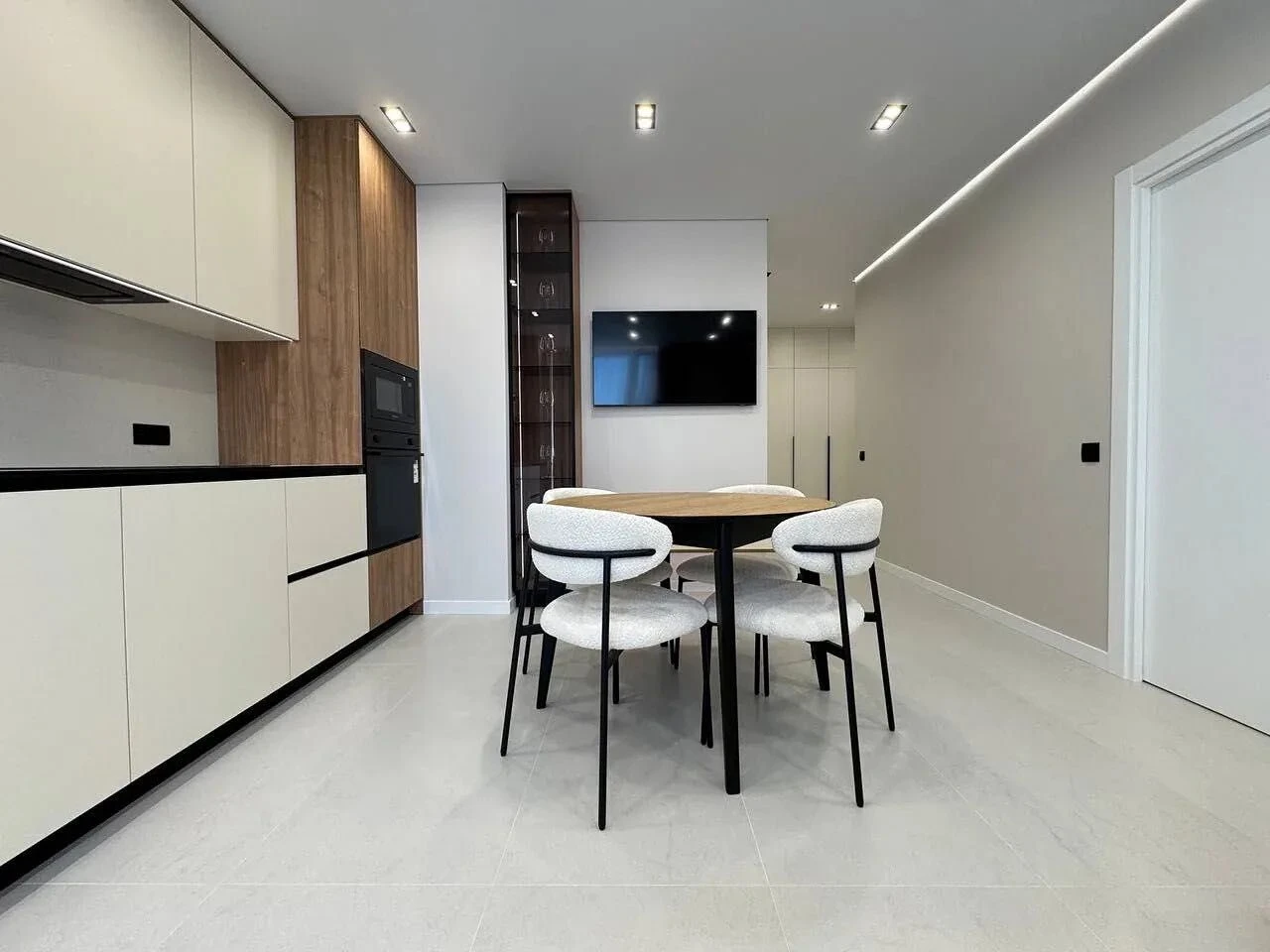 Three-bedroom apartment with a studio kitchen in the modern Manhatta residential complex