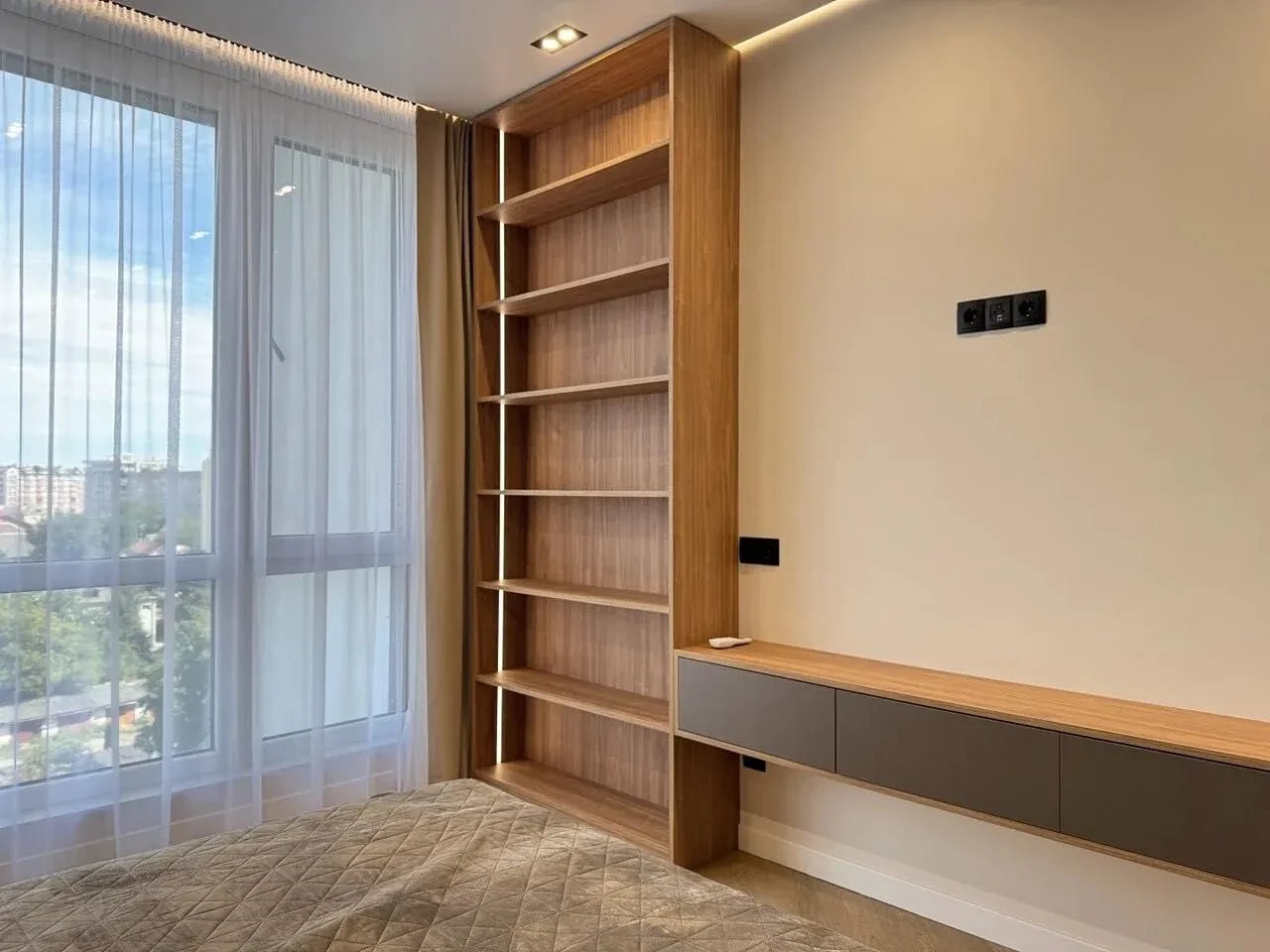 Three-bedroom apartment with a studio kitchen in the modern Manhatta residential complex