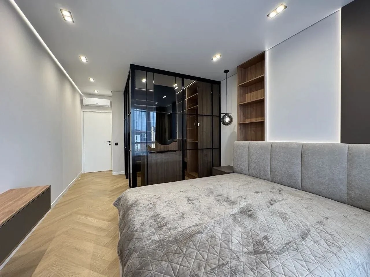 Three-bedroom apartment with a studio kitchen in the modern Manhatta residential complex