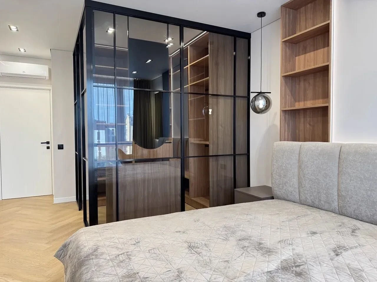 Three-bedroom apartment with a studio kitchen in the modern Manhatta residential complex