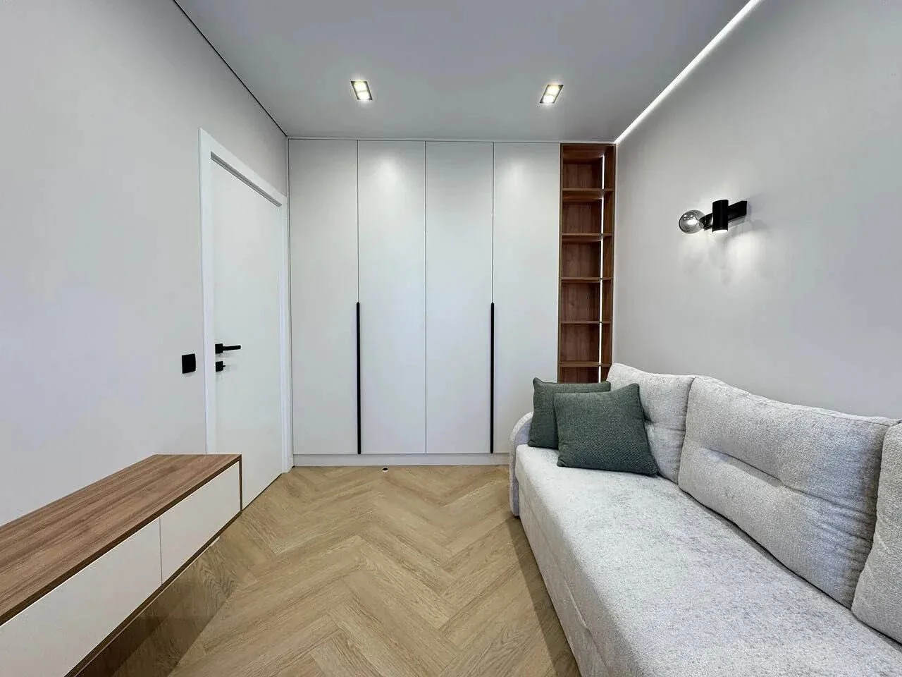 Three-bedroom apartment with a studio kitchen in the modern Manhatta residential complex