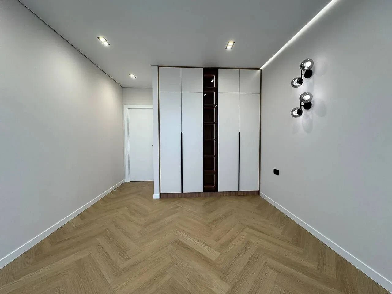 Three-bedroom apartment with a studio kitchen in the modern Manhatta residential complex