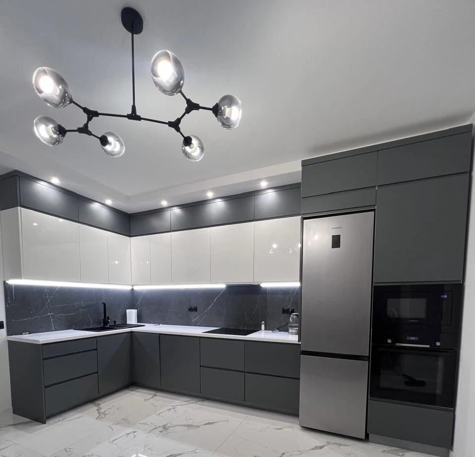 Sale of a 2-bedroom apartment with renovation and furniture