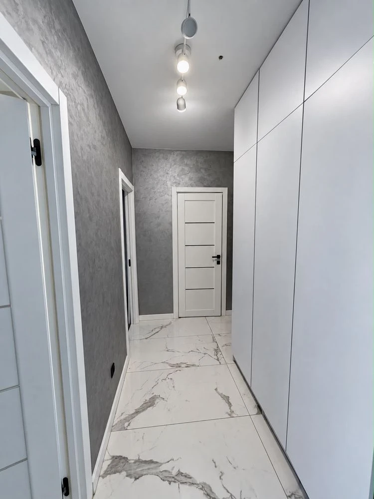 Sale of a 2-bedroom apartment with renovation and furniture