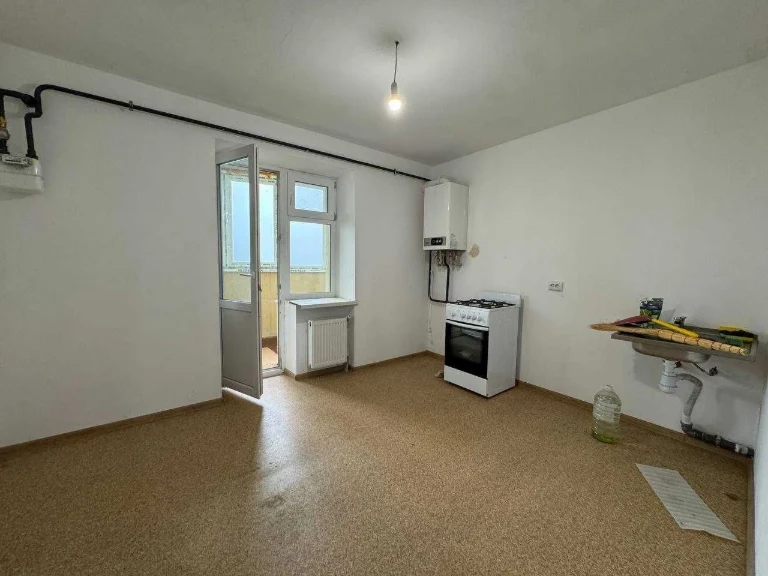 Sale of an apartment in a new building with renovation, top price