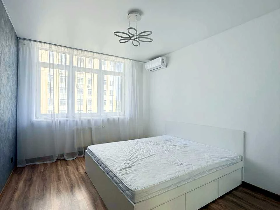 Apartment. Voskresenskaya st., Kyiv