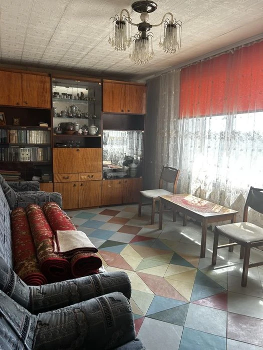 Продам 2-к квартиру на улице Новошкольной