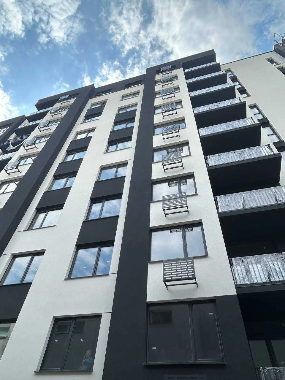 Sale of a 2-room apartment for rent under ЄОселя and on the 6th floor for 870$/m²