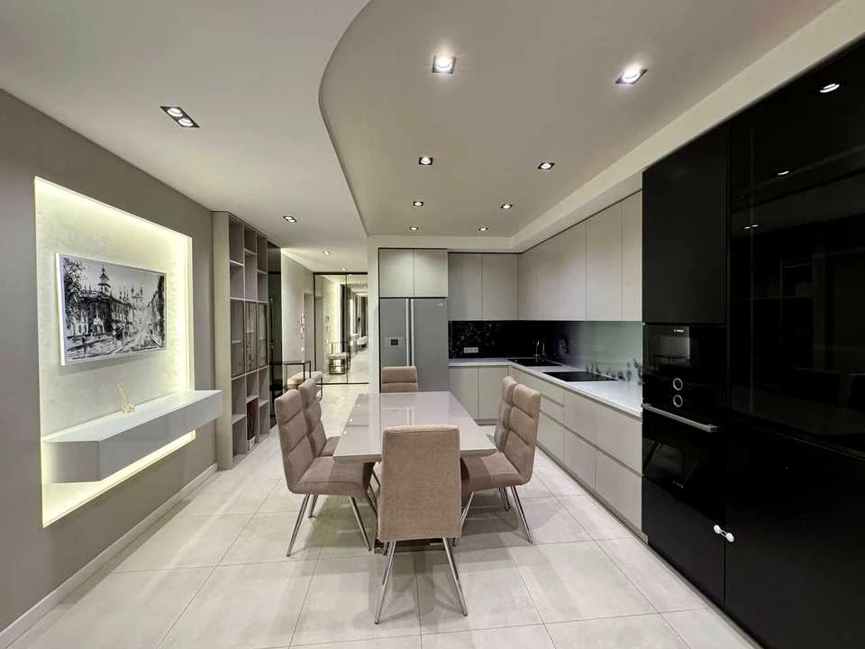 Apartment. Lviv, Kulparkivska St.