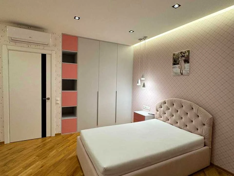 Apartment. Lviv, Kulparkivska St.