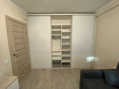 Продам 2-кімнатну квартиру, вул. Салютна, 27А, Шевченківськи