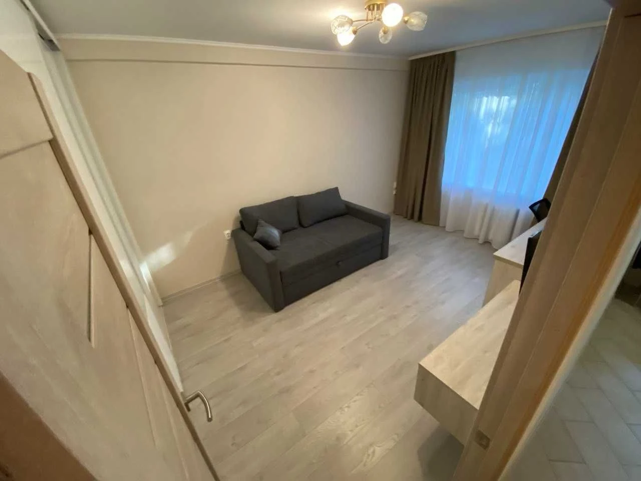 Продам 2-кімнатну квартиру, вул. Салютна, 27А, Шевченківськи