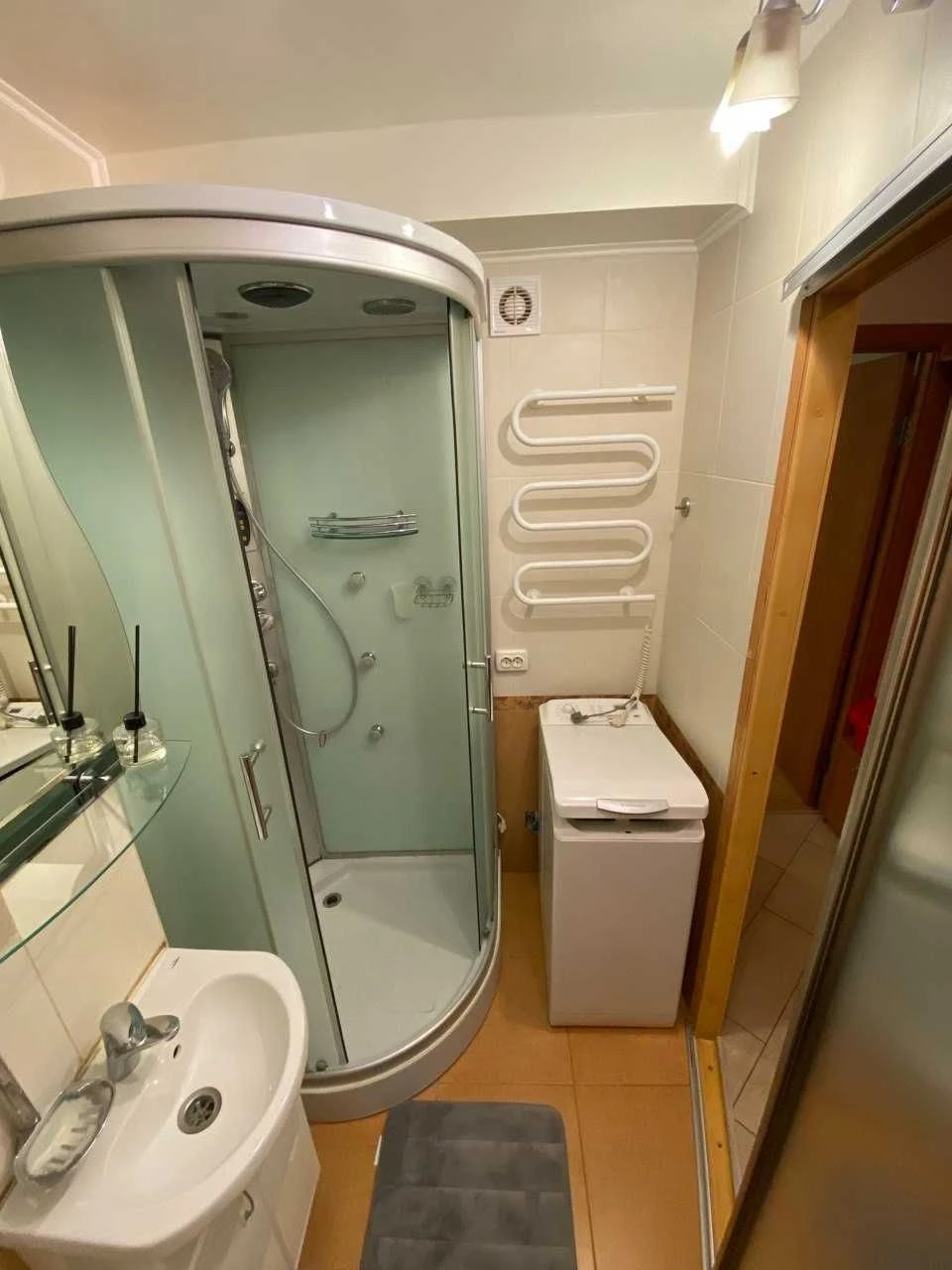 Продам 2-кімнатну квартиру, вул. Салютна, 27А, Шевченківськи
