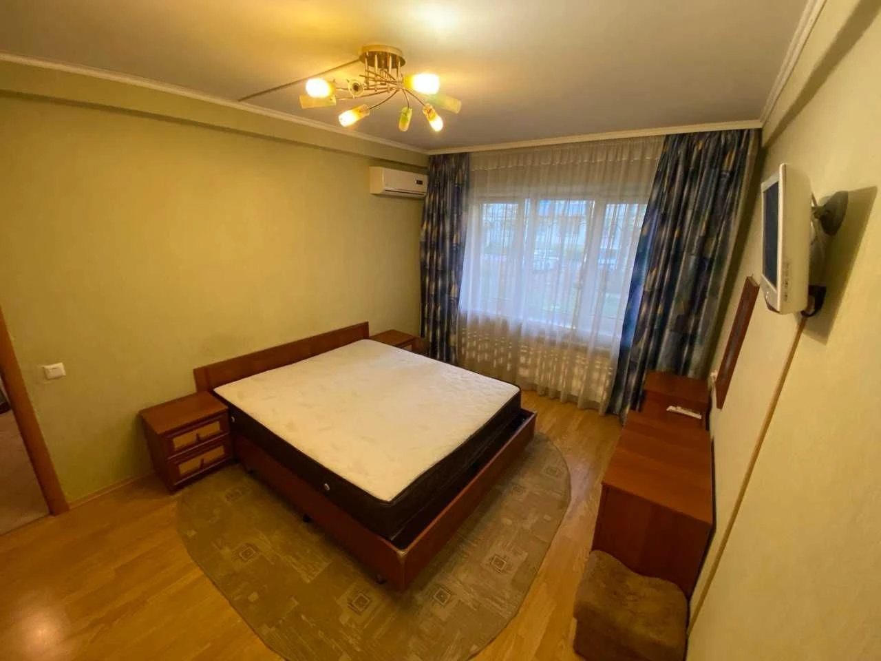 Продам 2-кімнатну квартиру, вул. Салютна, 27А, Шевченківськи