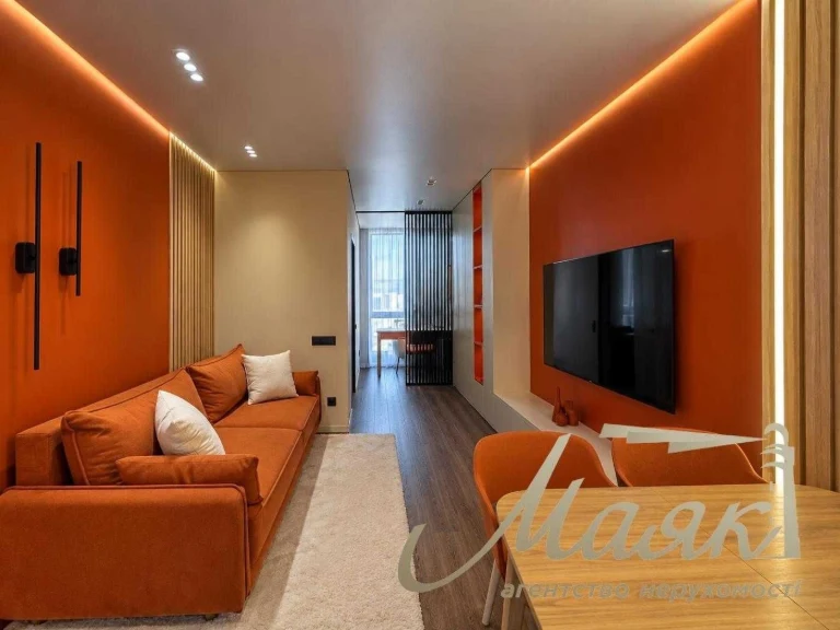 Apartment for Sale in the Slavutich Residential Complex, Left Bank near the Metro.