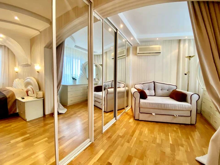 Apartment. Dnipro, Velika Diiivs'ka st.