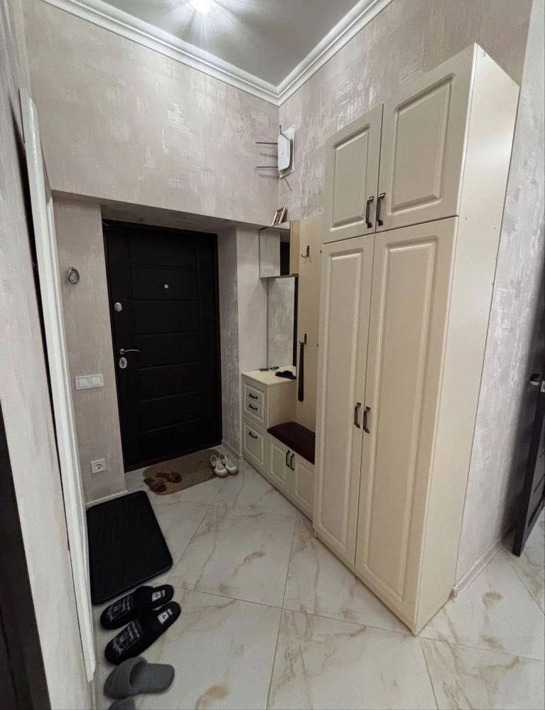 Трехкомнатная квартира на Заболотного. 100м, газовый, кирпич