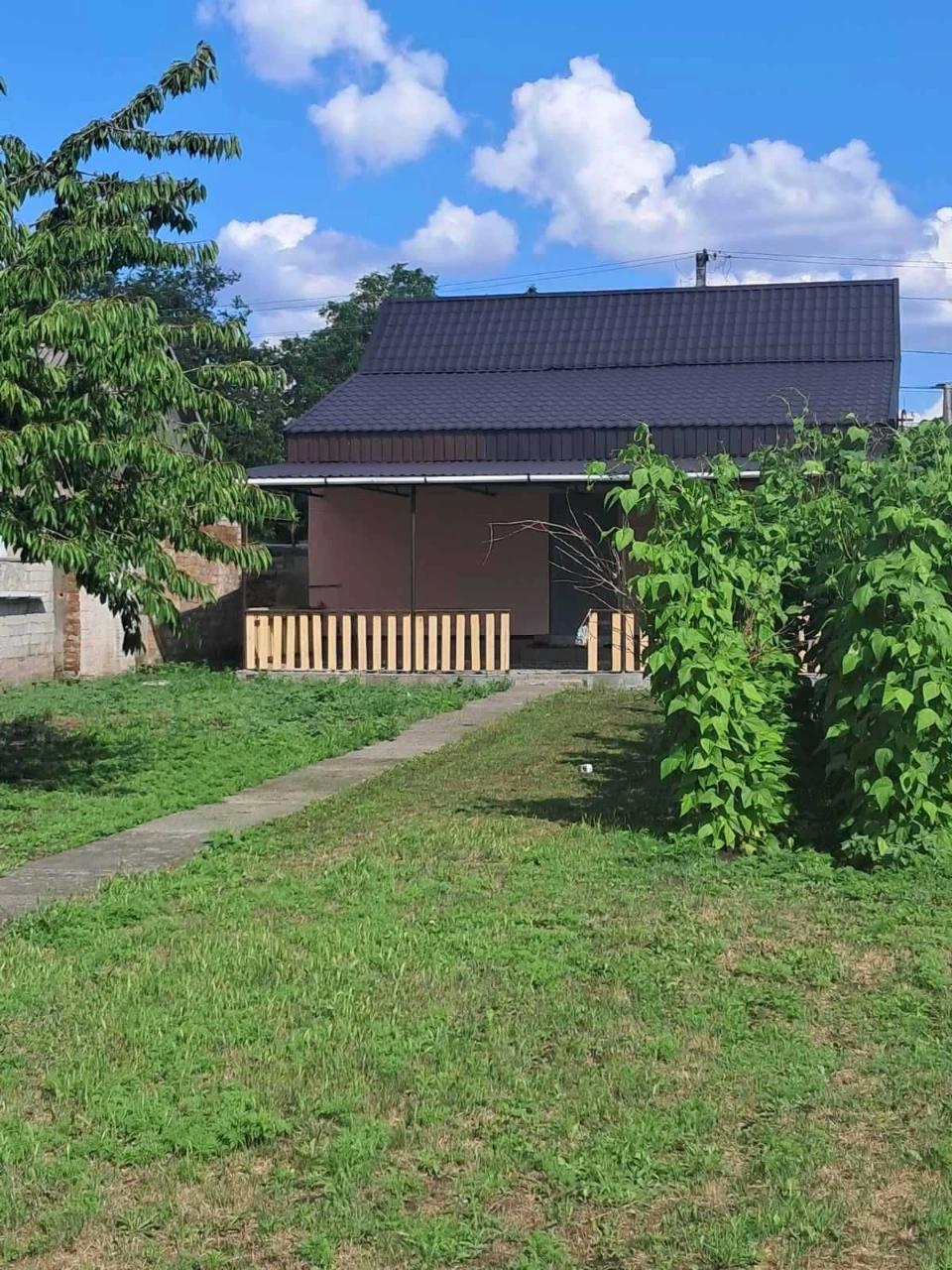 Продається будинок з ділянкою 8 соток. Новий євроремонт. Проспект Мета