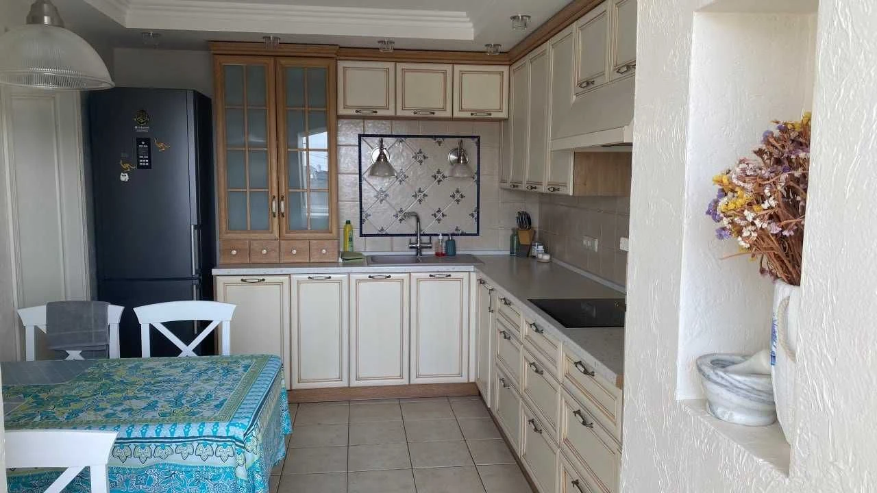 Продаж 3-кім. квартири 100м2 з ремонтом, меблями і технікою!