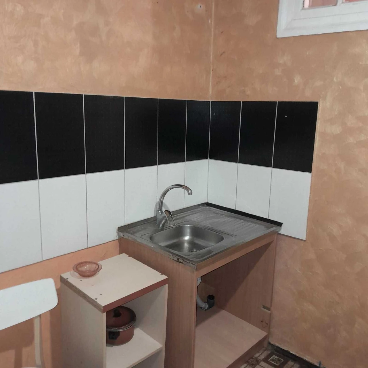 Apartment for Sale in Kharkiv, Music Street, 2nd floor.