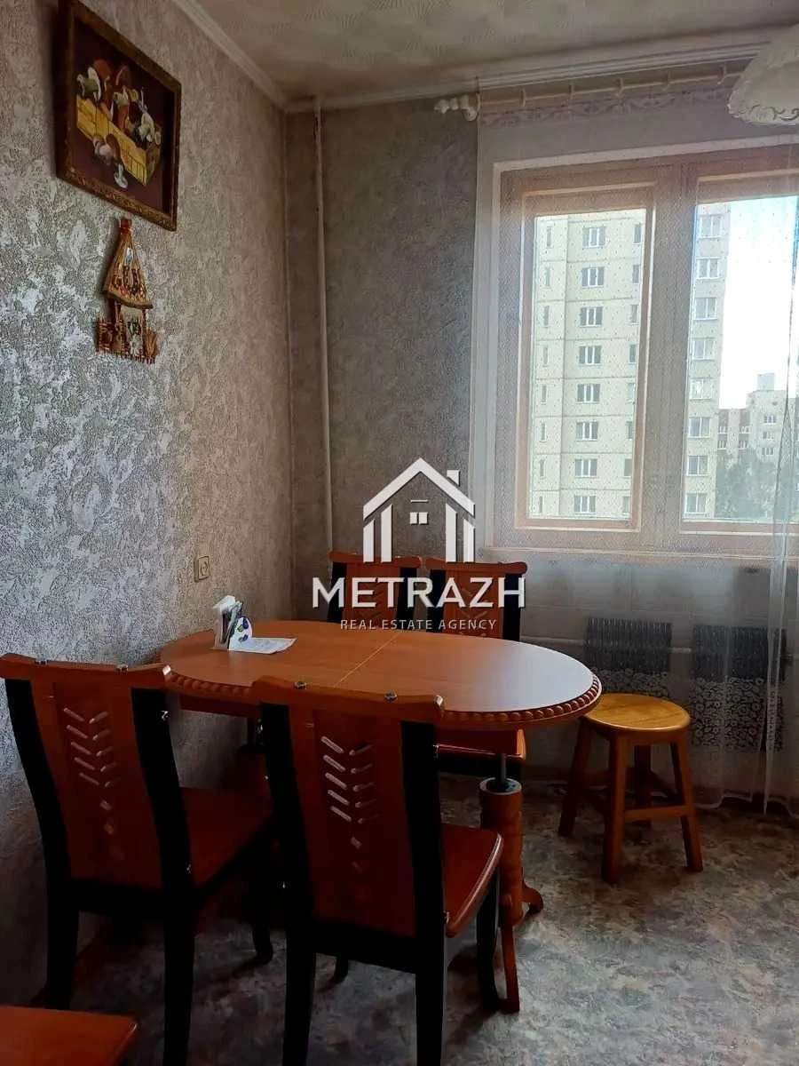 91711 Продам 3-комнатную квартиру возле метро Перемога!
