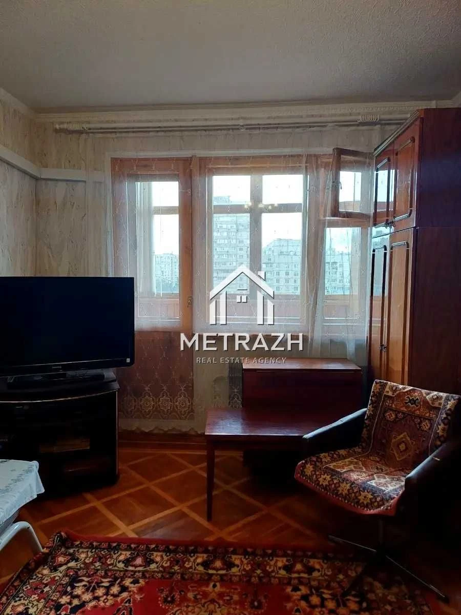 91711 Продам 3-комнатную квартиру возле метро Перемога!