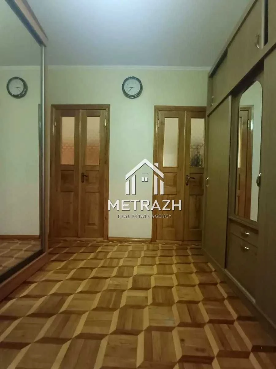 91711 Продам 3-комнатную квартиру возле метро Перемога!