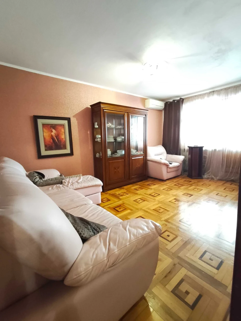 Продам 3 із. квартиру на Салтівці з ремонтом та меблями.