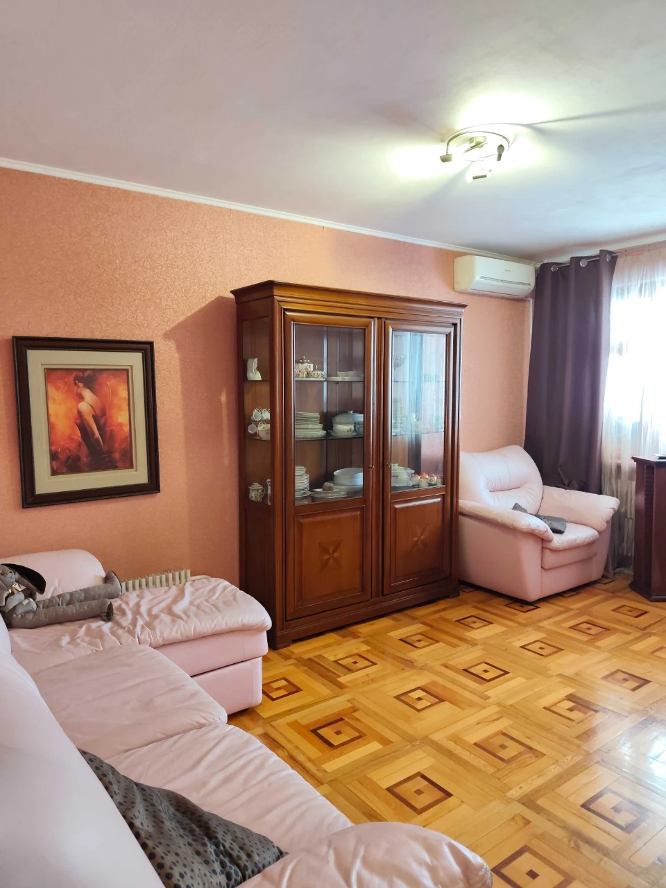 Продам 3 із. квартиру на Салтівці з ремонтом та меблями.