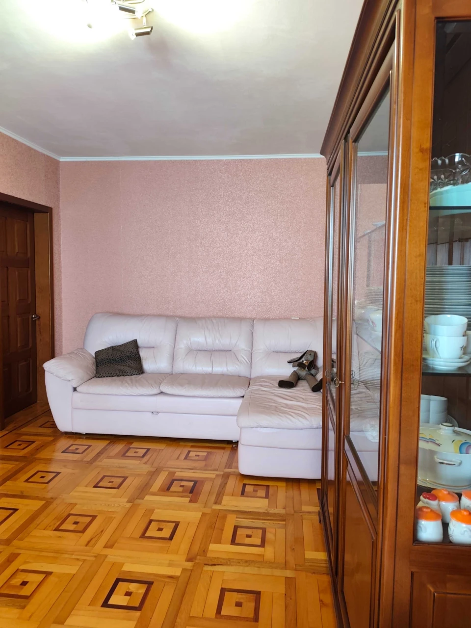 Продам 3 із. квартиру на Салтівці з ремонтом та меблями.