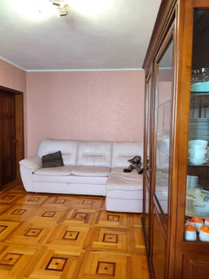 Продам 3 із. квартиру на Салтівці з ремонтом та меблями.
