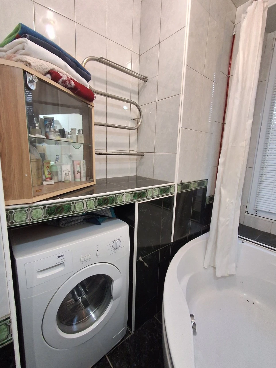 Продам 2 к. квартиру Библика ХТЗ метро Тракторный Завод Серт
