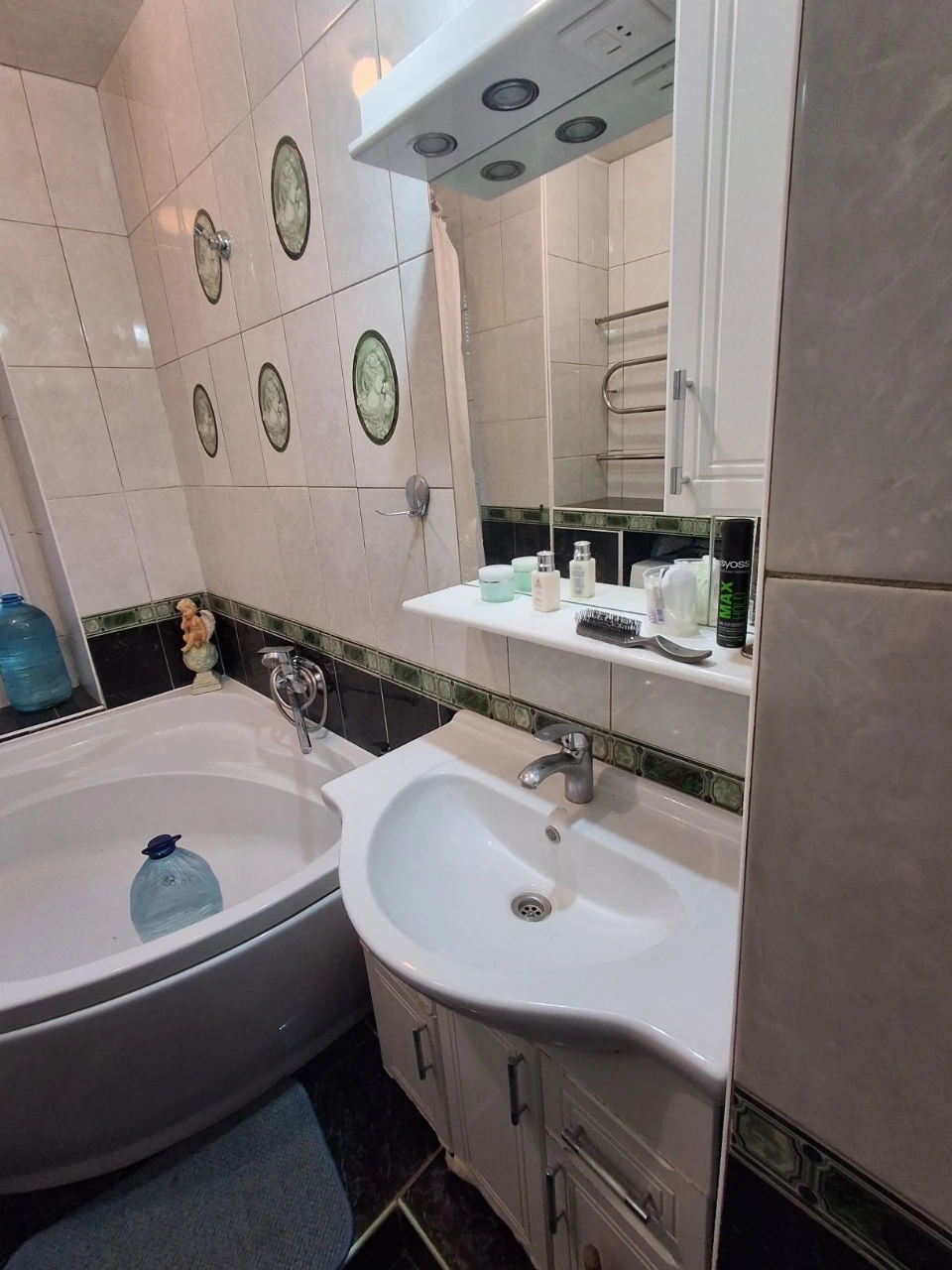 Продам 2 к. квартиру Библика ХТЗ метро Тракторный Завод Серт