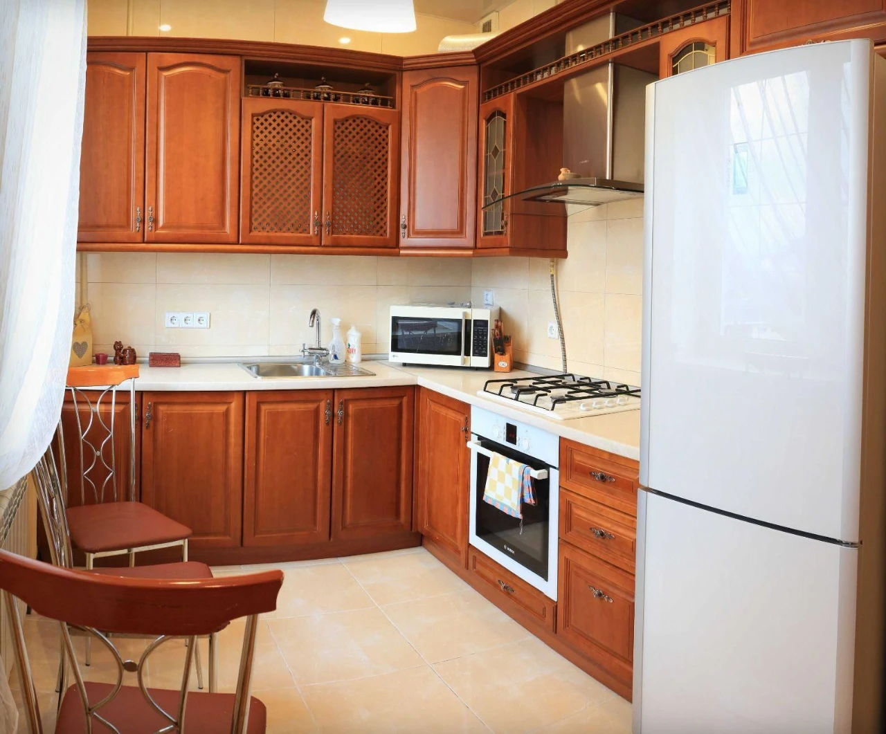 Продається 2-кімнатна квартира з ремонтом, 10 хв. до метро,