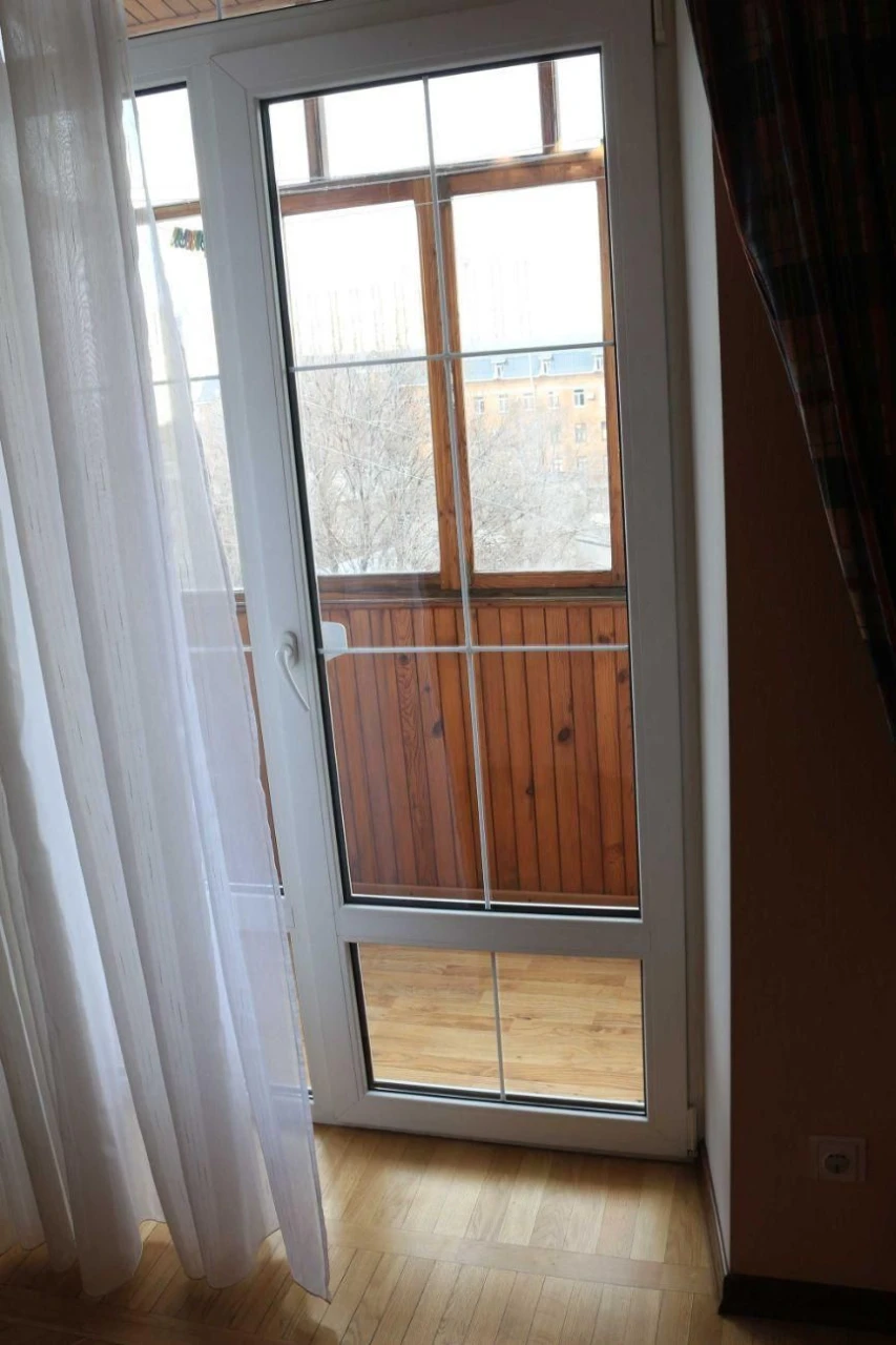 Продається 2-кімнатна квартира з ремонтом, 10 хв. до метро,