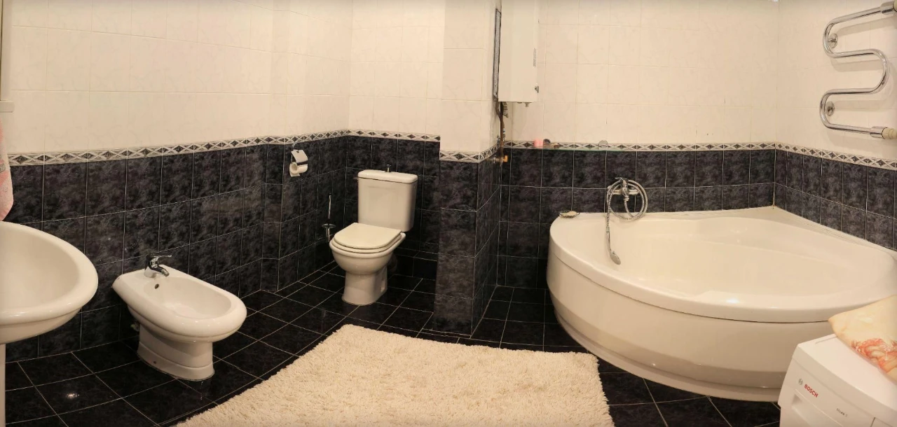 Продається 2-кімнатна квартира з ремонтом, 10 хв. до метро,
