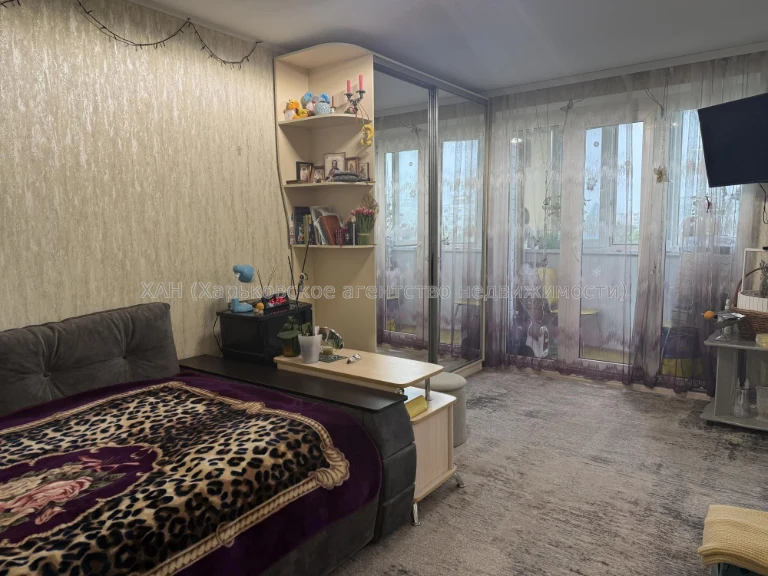 Sell 1 k. apartment with repair 606 m / r, st. Unconquered E0