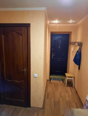 ПРОДАМ 3 к кв. 2/9 метро Холодная гора
