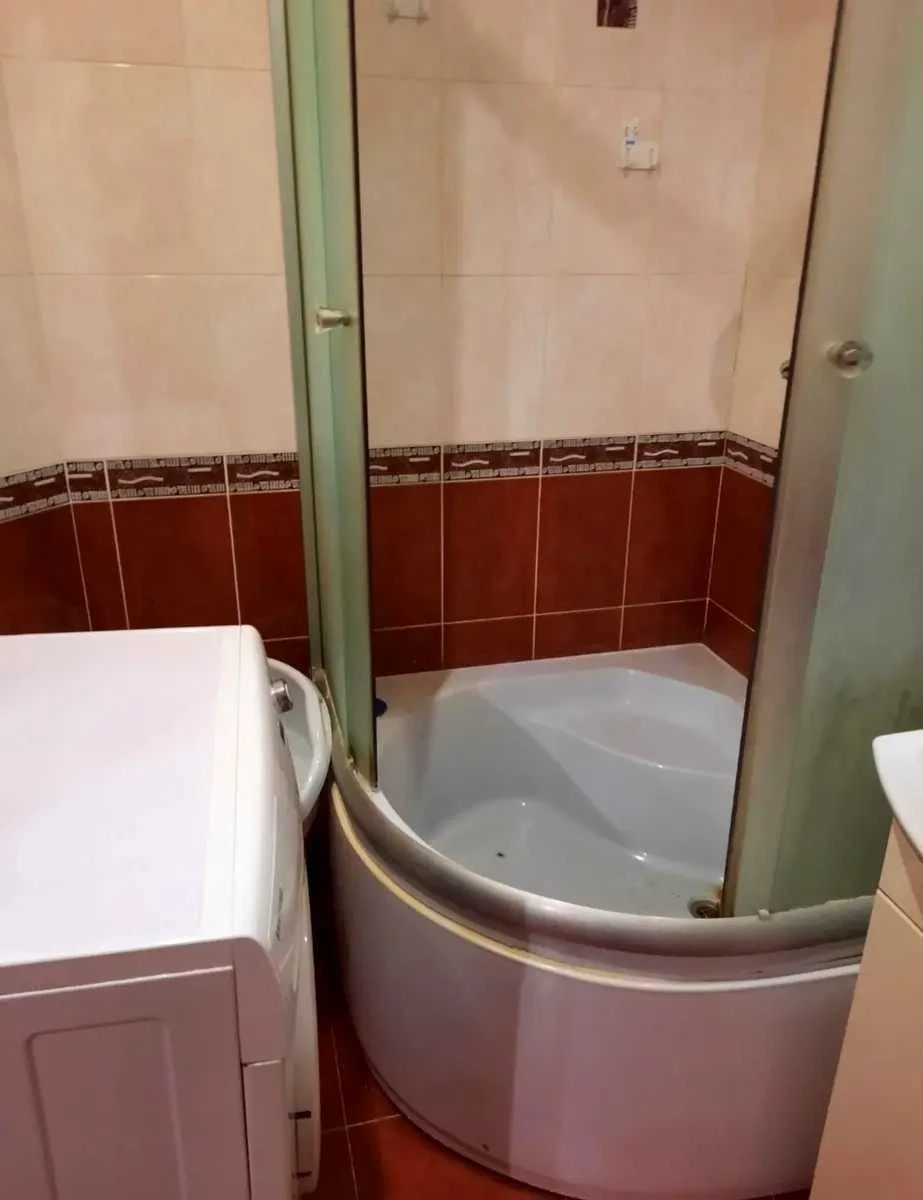ПРОДАМ 3 к кв. 2/9 метро Холодная гора