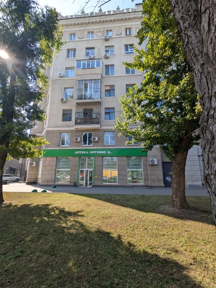 Продам 2 кв. пр.Героев Харькова 96, метро Защитников Украины