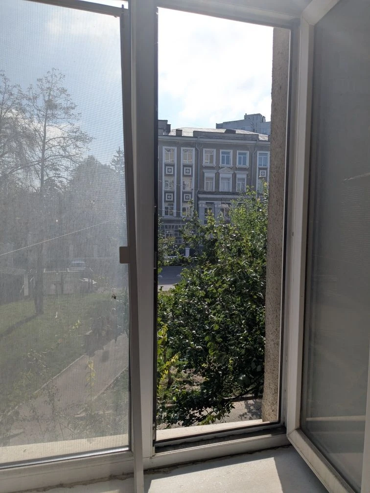 Продам 2 кв. пр.Героев Харькова 96, метро Защитников Украины