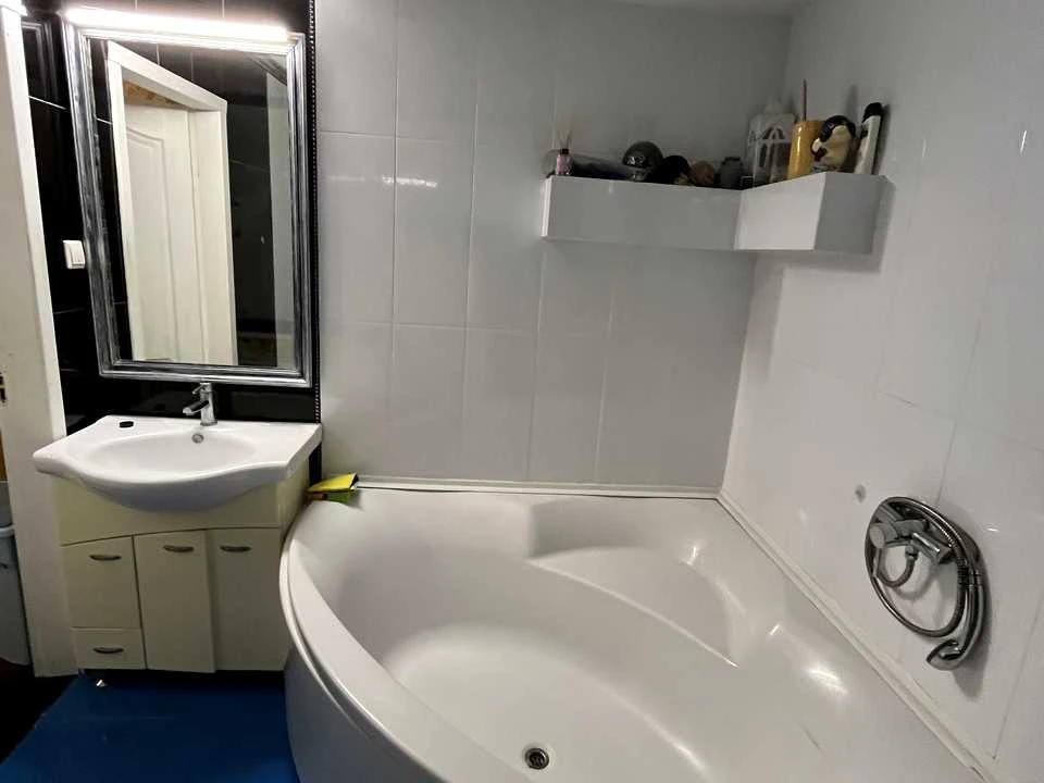 Apartment. Ivano-Frankivsk, Ugornitska st.