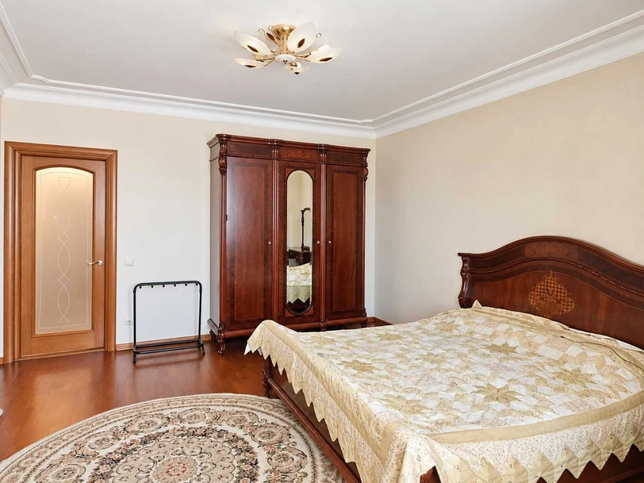 Просторная 2-комнатная квартира 90 м² в ЖК «Голосиево» / Голосиево