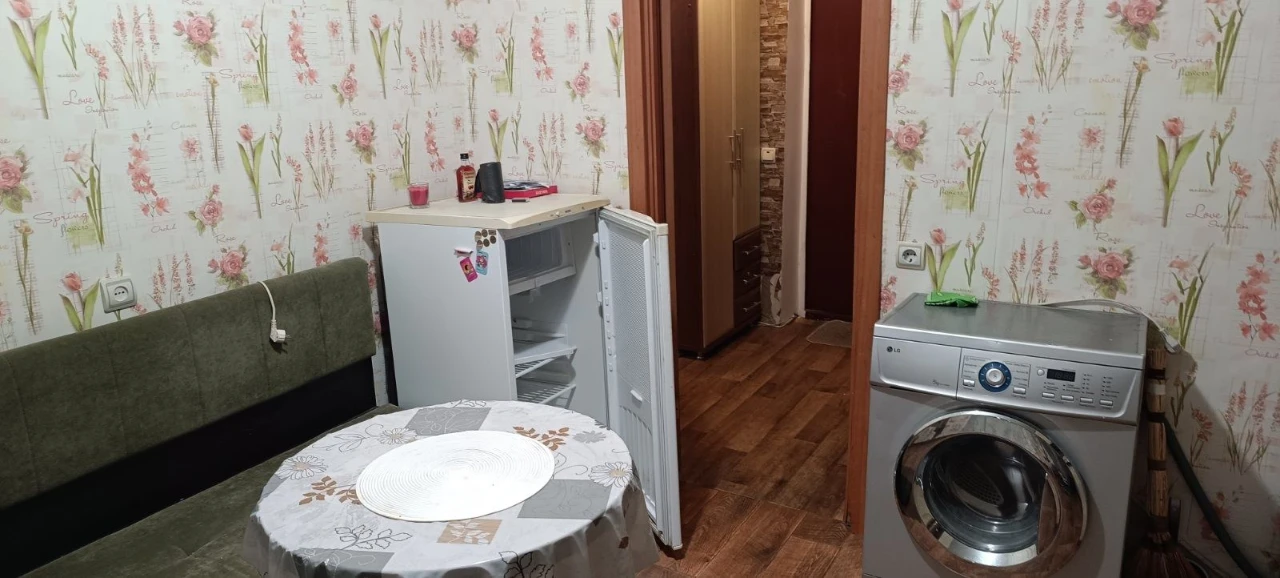 Продам 1 кімнатну квартиру на ЗСУ в будинку Федорченко з авт
