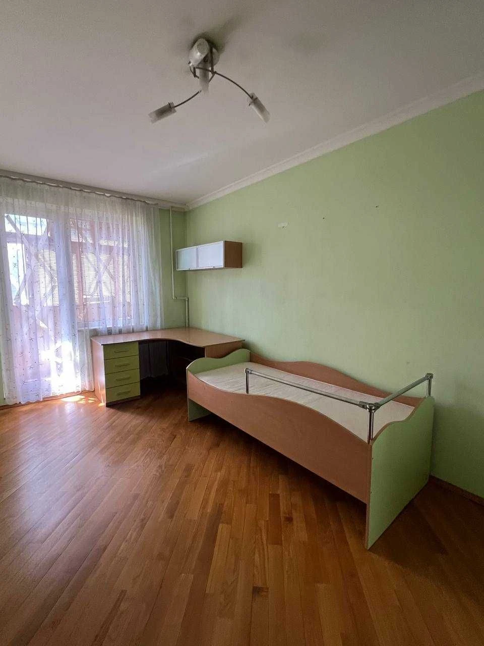 For Sale: 3-room apartment on Astronomical Street