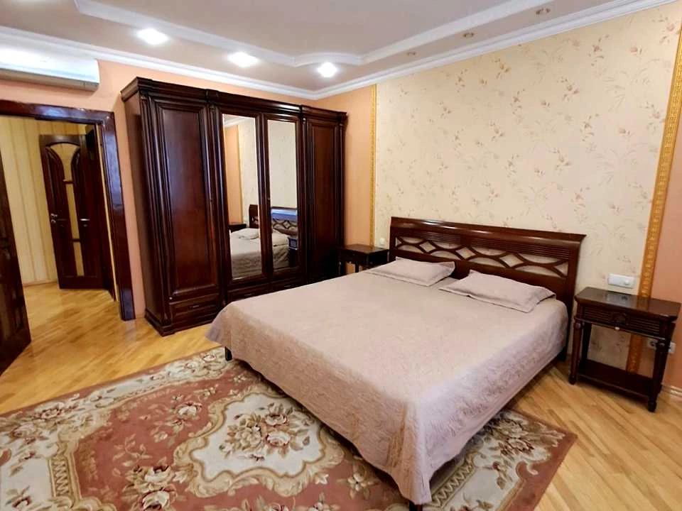 Квартира. Київ, Миколи Бажана просп.