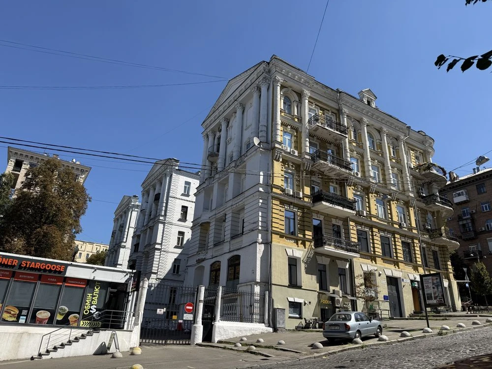 Продается квартира 2 км, 2 этажа, 60 м², Центр, Хрещатик, Заньковец