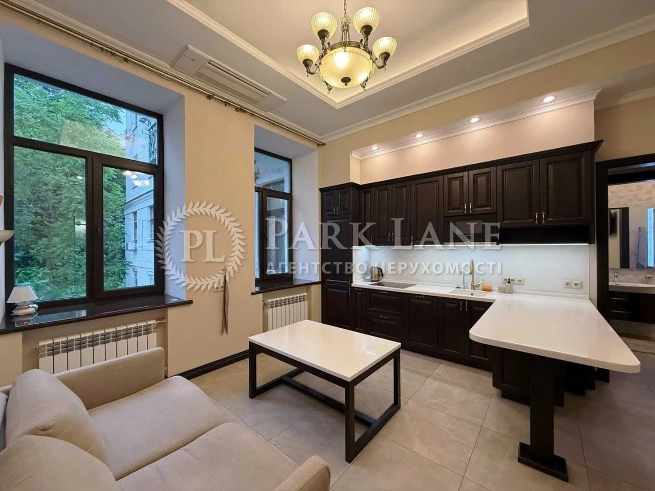 Продается квартира 2 км, 2 этажа, 60 м², Центр, Хрещатик, Заньковец