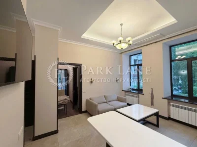 Продается квартира 2 км, 2 этажа, 60 м², Центр, Хрещатик, Заньковец