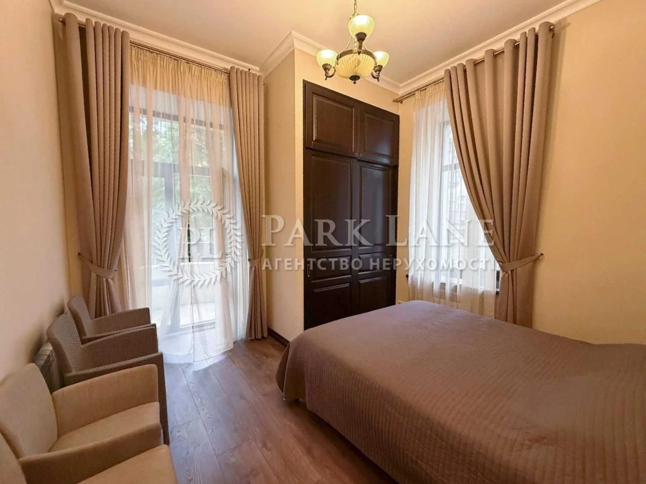 Продается квартира 2 км, 2 этажа, 60 м², Центр, Хрещатик, Заньковец